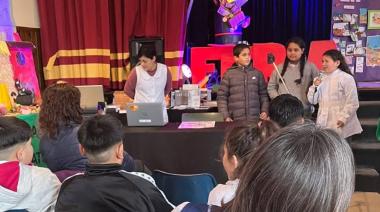 Estudiantes redescubrieron a Horacio Quiroga en la Feria del Libro Local