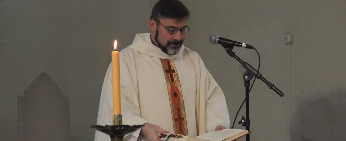 El padre José asumió como nuevo párroco e invita a la comunidad a acercarse a la Iglesia