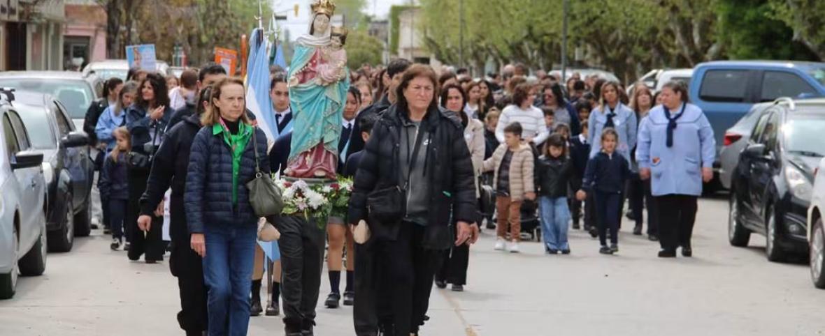 Maipú acompañó la procesión en honor a Nuestra Señora del Rosario