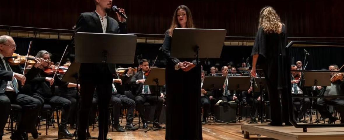 Simón Fahey llevó su voz al escenario del Palacio Libertad