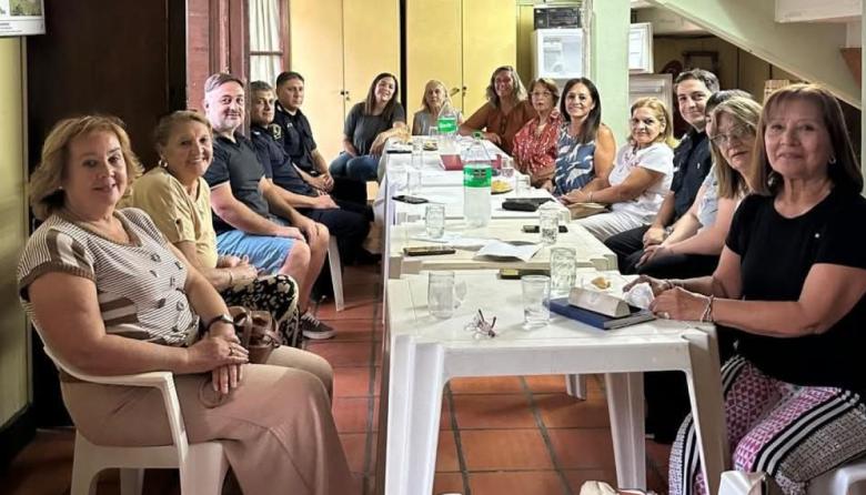 Reunión de trabajo entre la Sociedad de Fomento del barrio Alvarado, autoridades municipales y Policía Comunal