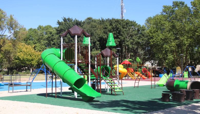 Retiran de manera preventiva un juego inclusivo en la Plaza San Martín