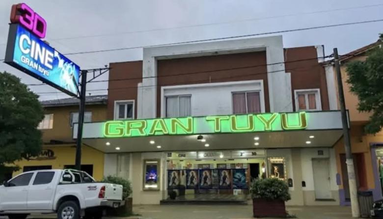Cierra el histórico Cine Gran Tuyú de San Clemente tras casi 90 años de historia