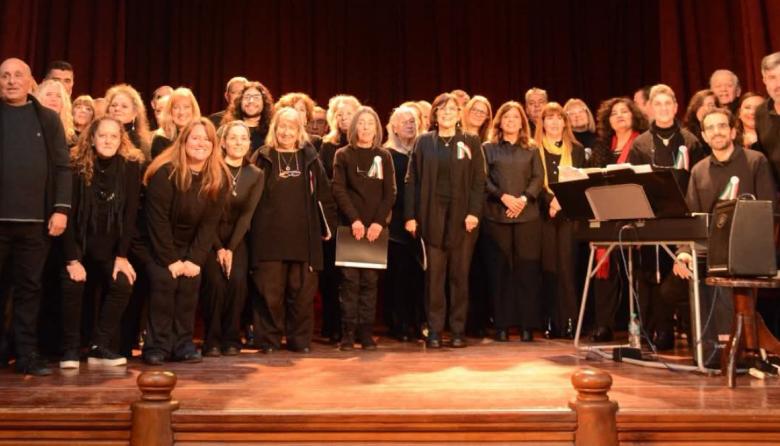 El Teatro de Maipú se colmó de público en una emotiva celebración de la Semana de la Italianidad