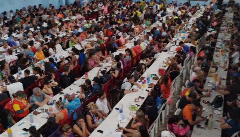 La Comisión de Padres de la Escuela Municipal de Deportes puso en marcha la venta de cartones para un encuentro solidario