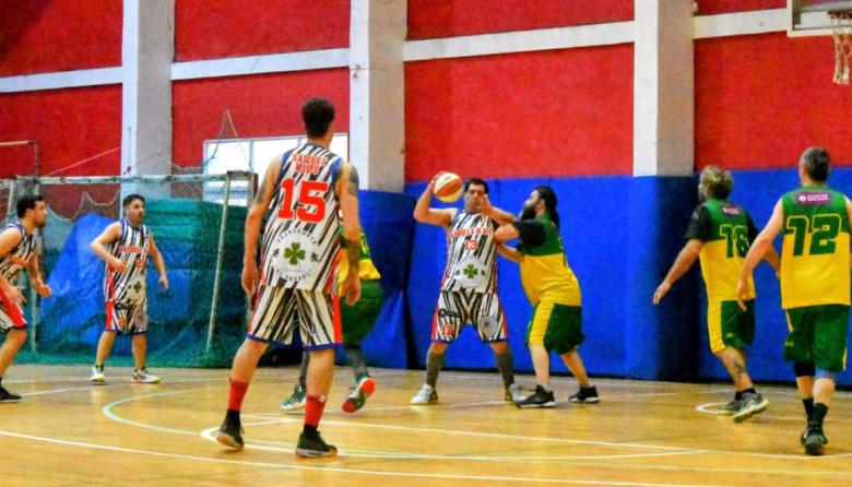 Maipú venció a Fomento San Bernardo y continúa como único líder
