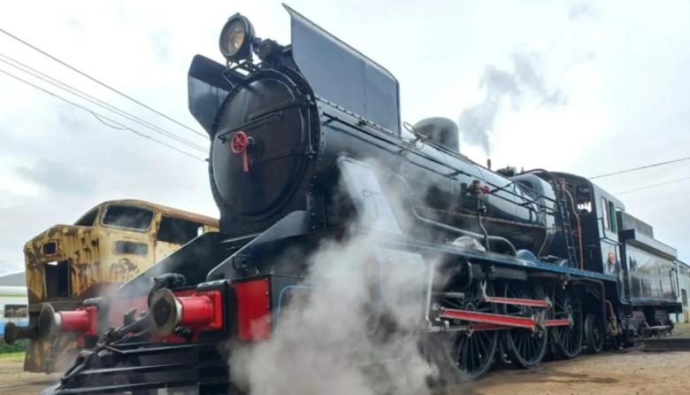 La histórica locomotora a vapor volvió a cautivar a los vecinos de la región en su viaje a Dolores