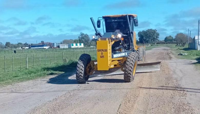Realizan trabajos de mantenimiento en calles de tierra de la zona urbana