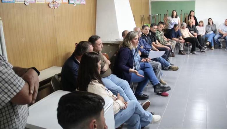 Vecinos y productores rurales de Santo Domingo plantearon necesidades de la localidad
