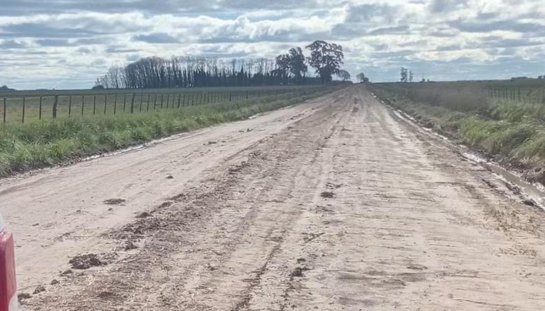 Continúan los trabajos de reparación y acondicionamiento de caminos rurales