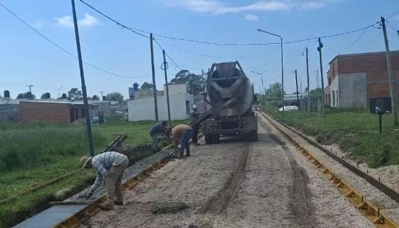 Avanzan los trabajos de cordón cuneta en el barrio Villa Italia