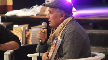 Ricardo Ferreyra presentó Sin Remiendos, su primer libro de poesía