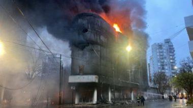 Incendio destruye depósito de electrodomésticos clausurado en pleno centro