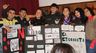 Estudiantes de la ES N° 1 y N° 2 de Maipú presentan “El Eternauta, nadie se salva solo” en la Feria del Libro