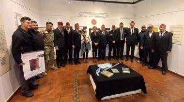 Granaderos visitaron el Museo Kakel Huincul tras los actos del 17 de agosto