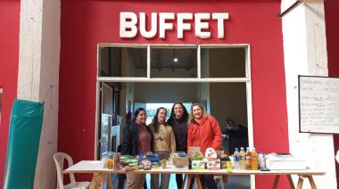 La Comisión de Padres acompaña con trabajo y solidaridad en el Polideportivo