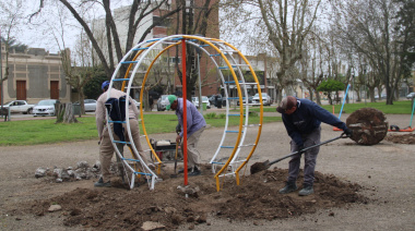 Ya comenzaron las obras de renovación de los juegos infantiles en Plaza San Martín