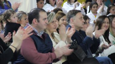 Acto por el Día del Maestro con reconocimientos y jura de docentes