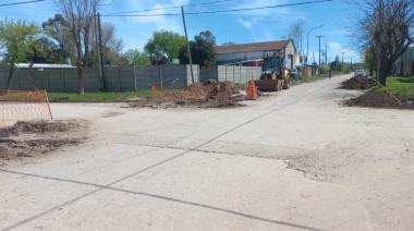 Avanza el recambio de la red en calle Rivadavia con cortes y reducción de calzada