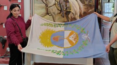 La granadera honorífica Adriana Geymonat visitó Maipú y recorrió el Museo Kakel Huincul