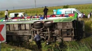 VOLCÓ UN MICRO QUE IBA A MAR DEL PLATA EN LA RUTA 2: DOS MUERTOS Y VARIOS HERIDOS
