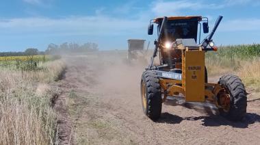 Avanza el mantenimiento integral de caminos rurales en distintos sectores del distrito