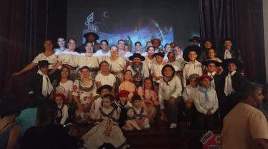 Girón Gaucho y bailarines de Maipú rumbo al Festival de Jesús María
