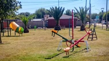 Realizaron trabajos de pintura en los juegos de Plaza Esperanza