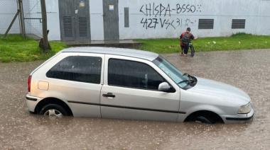 Diluvio y anegamientos en Mar del Plata: el agua cubrió autos y entró en viviendas