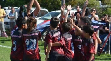 Atacaron a piedrazos un micro con chicos de fútbol y un nene sufrió graves heridas en los ojos