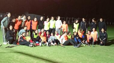 Instalaron nuevas luminarias en la cancha de hockey municipal