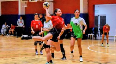 El Polideportivo de Maipú vivió una intensa jornada de handball junto a Once Unidos