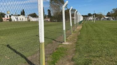 Avanza el mantenimiento en la cancha de Las Armas