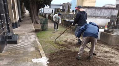 Realizan tareas de mantenimiento en el Cementerio Municipal