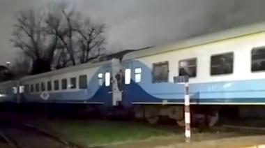 Un tren arrolló a un automóvil en el paso a nivel de la avenida Ayacucho