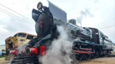 La histórica locomotora a vapor volvió a cautivar a los vecinos de la región en su viaje a Dolores