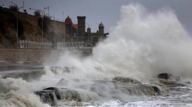 Suspenden las clases y actividades deportivas de la tarde por el temporal en Mar del Plata
