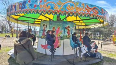 La Calesita del Barrio volvió a girar en la Plaza Alvarado de Maipú