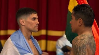 Tomás Irusta realizó el pesaje oficial antes de disputar el título sudamericano de la AMB