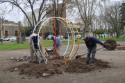 Ya comenzaron las obras de renovación de los juegos infantiles en Plaza San Martín