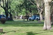 Un joven fue apuñalado en pleno centro y murió en la plaza