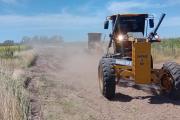Avanza el mantenimiento integral de caminos rurales en distintos sectores del distrito