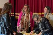 Familias de Maipú firmaron sus escrituras en un acto realizado en el Centro Cultural
