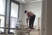 Realizan trabajos de reparación en la sala de espera del Hospital Municipal