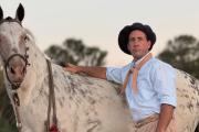 Amílcar Unanue: del trabajo rural a convertirse en una de las voces más influyentes del mundo campero