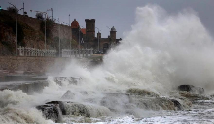 Suspenden las clases y actividades deportivas de la tarde por el temporal en Mar del Plata